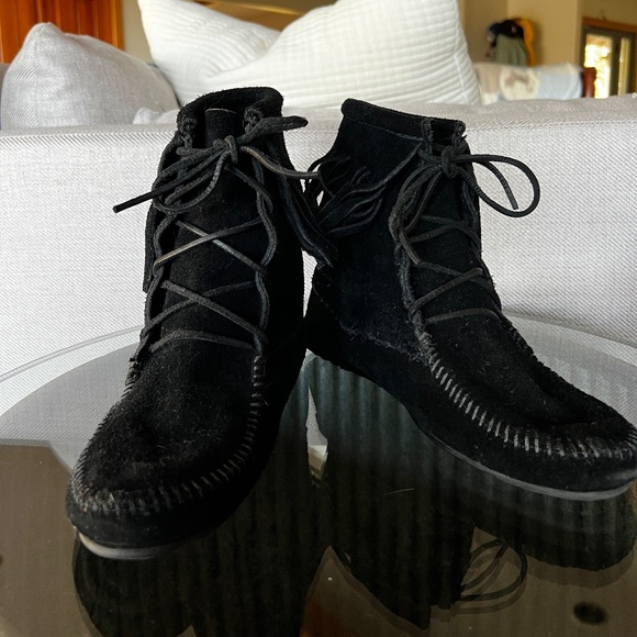 Minnetonka Tramper Boot - Picture 4 of 9